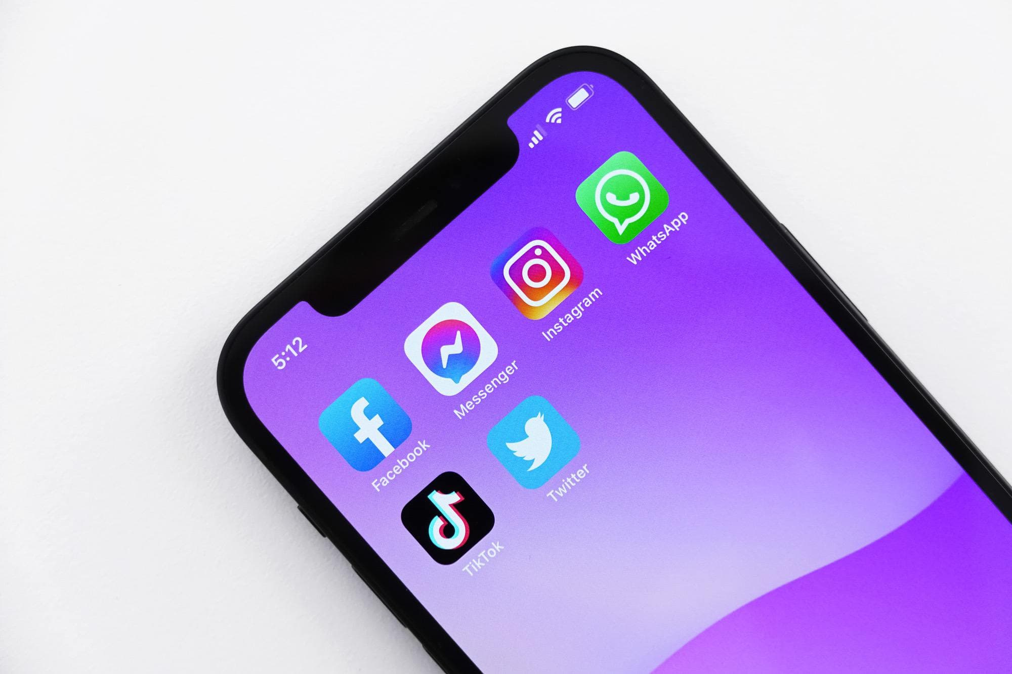Wir betreuen komplette Social Media Auftritte von Unternehmen um eine Marken-konforme und strategische Kommunikation auf allen Plattformen zu gewährleisten. Wir betreuen komplette Social Media Auftritte von Unternehmen um eine Marken-konforme und strategische Kommunikation auf allen Plattformen zu gewährleisten.